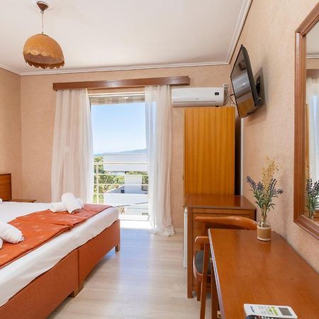 Oelia Rooms & Apartments Agia Marina  Екстериор снимка
