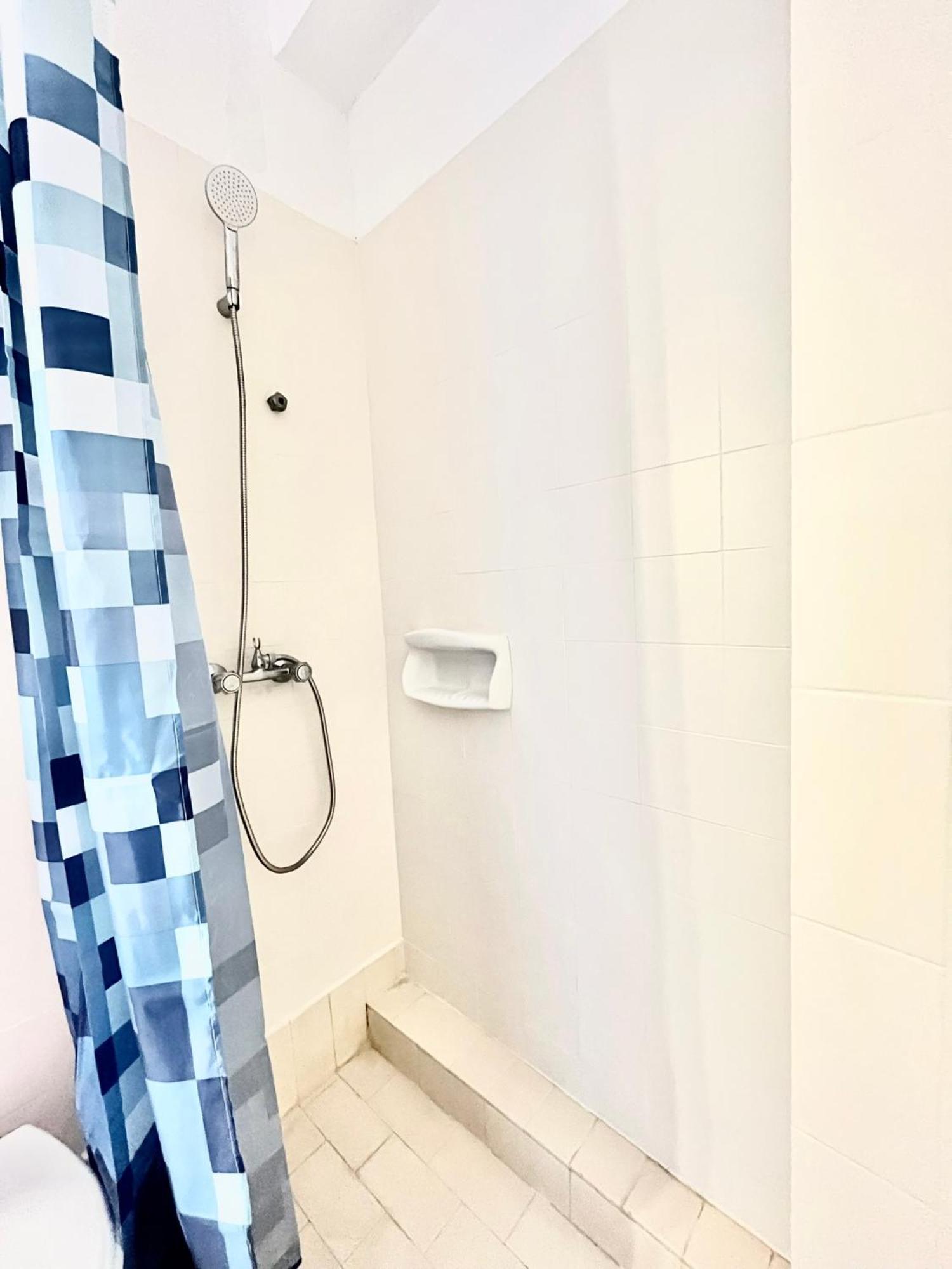 Oelia Rooms & Apartments Agia Marina  Екстериор снимка