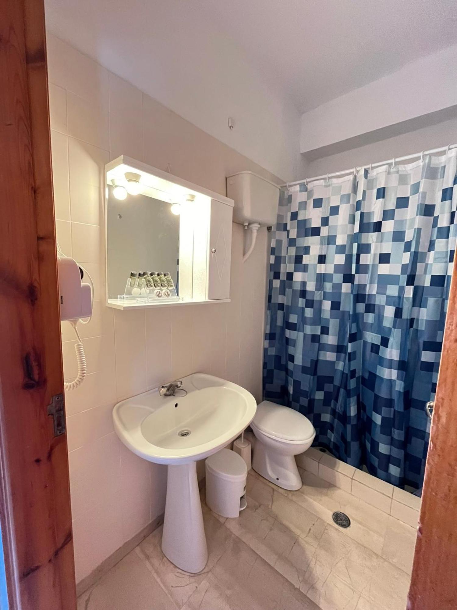 Oelia Rooms & Apartments Agia Marina  Екстериор снимка