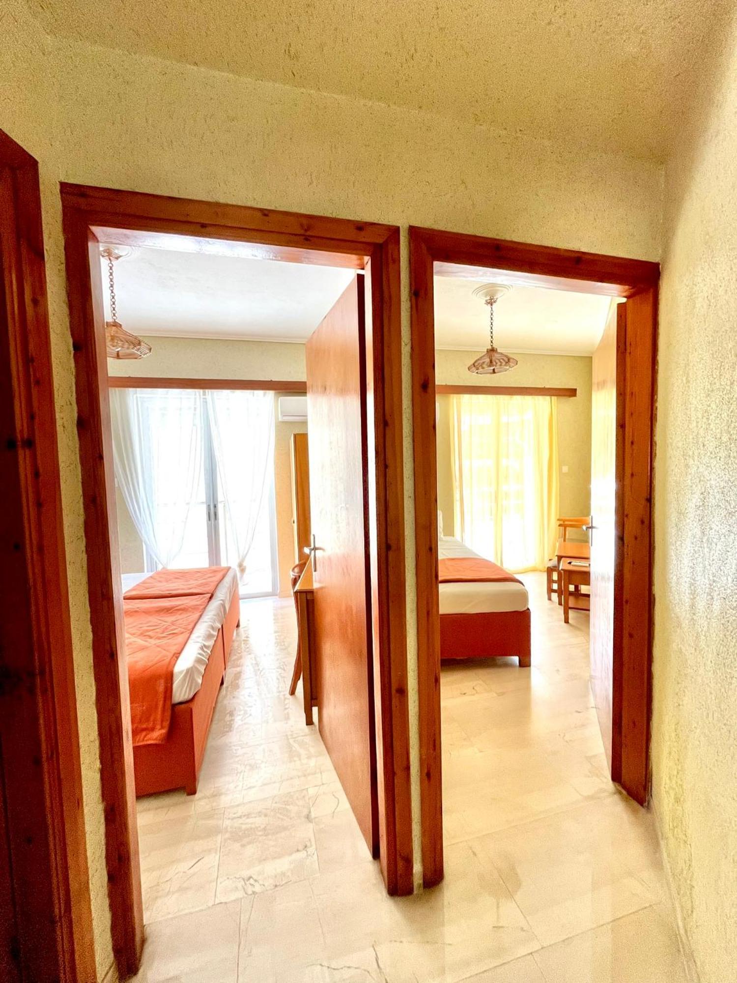 Oelia Rooms & Apartments Agia Marina  Екстериор снимка