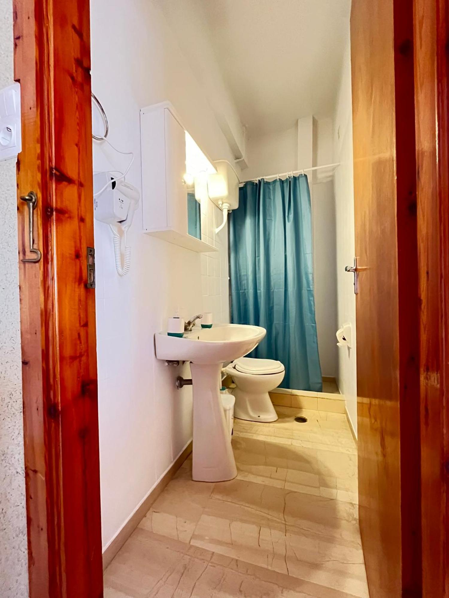 Oelia Rooms & Apartments Agia Marina  Екстериор снимка