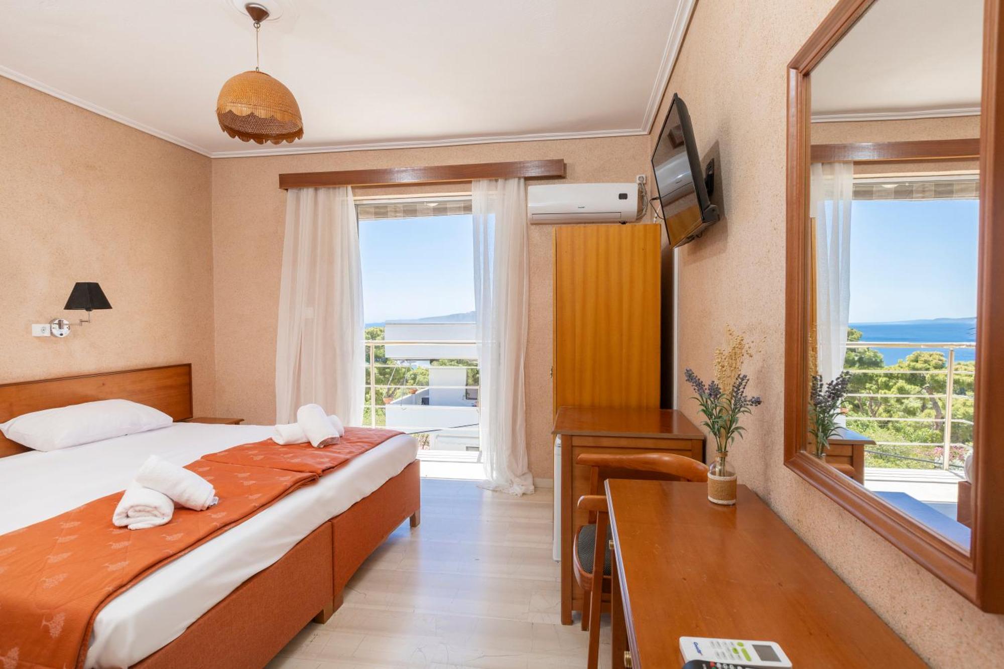 Oelia Rooms & Apartments Agia Marina  Екстериор снимка