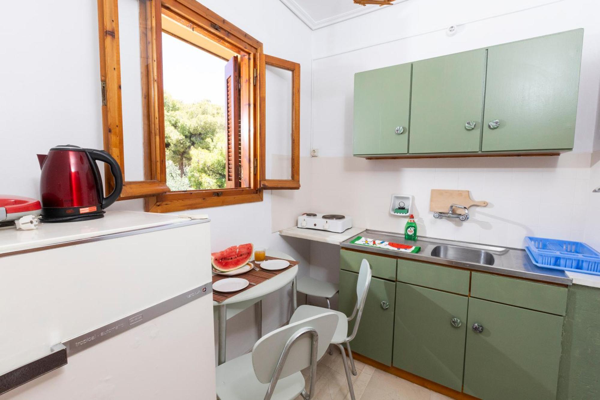 Oelia Rooms & Apartments Agia Marina  Екстериор снимка