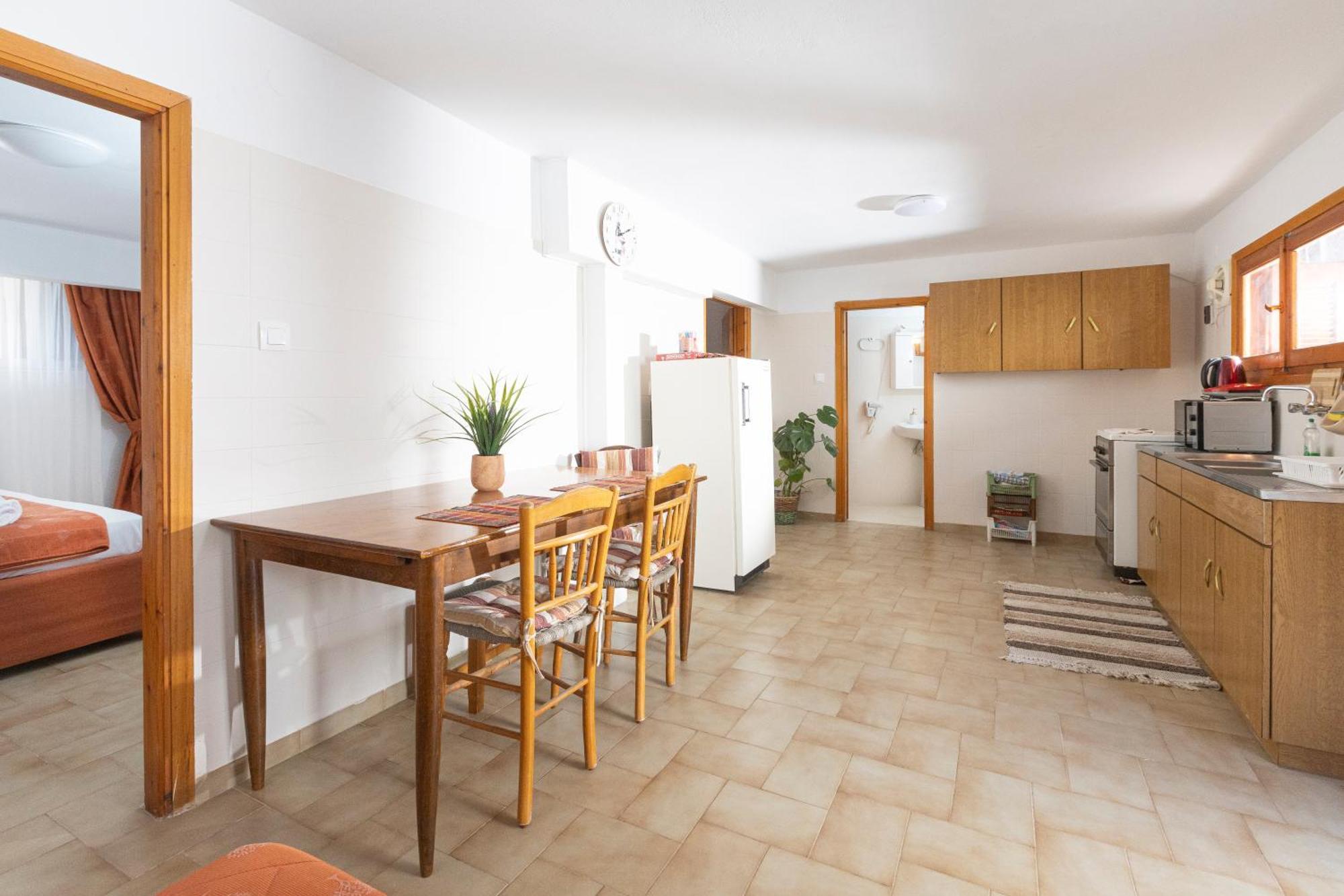 Oelia Rooms & Apartments Agia Marina  Екстериор снимка