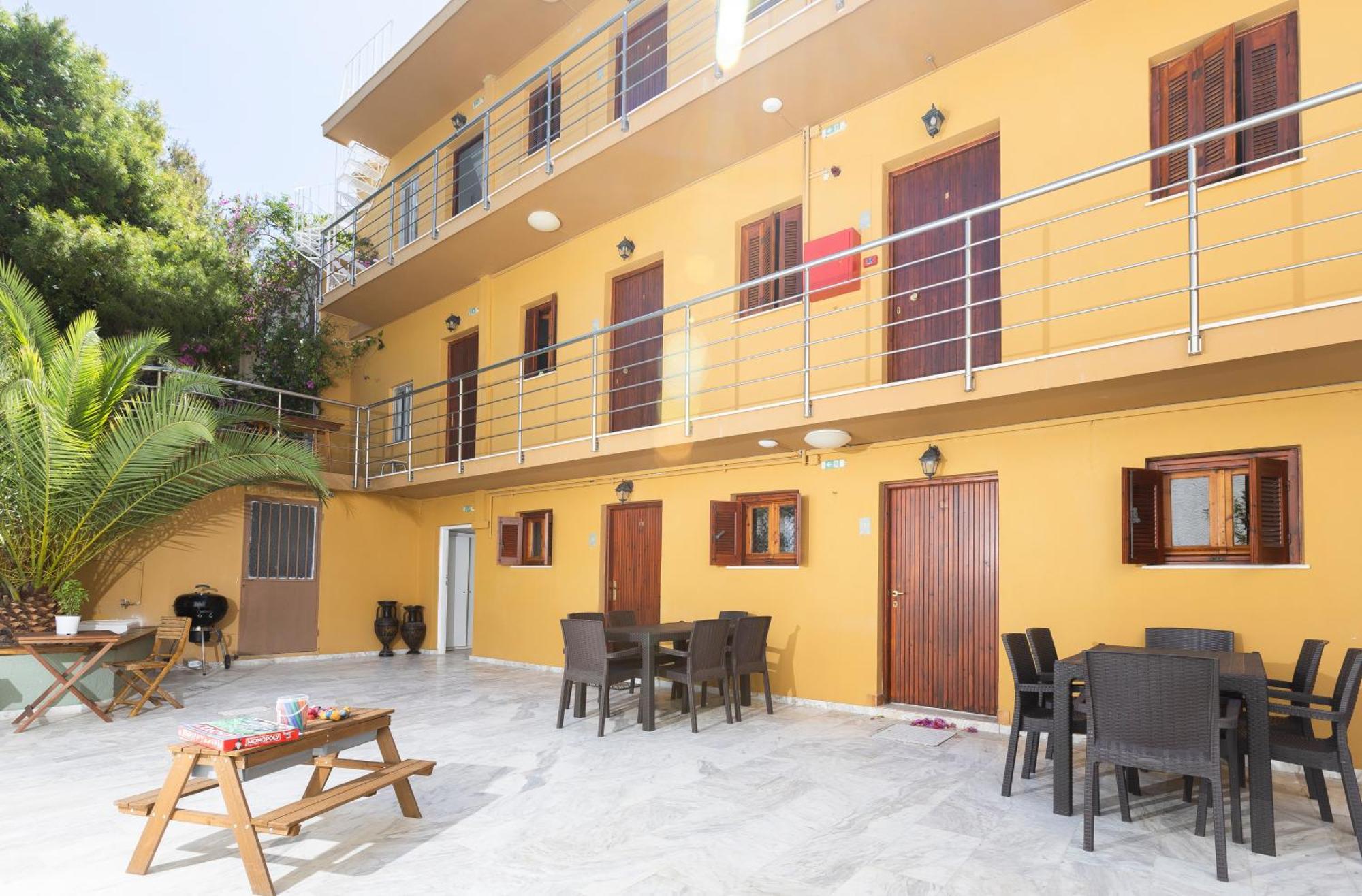 Oelia Rooms & Apartments Agia Marina  Екстериор снимка
