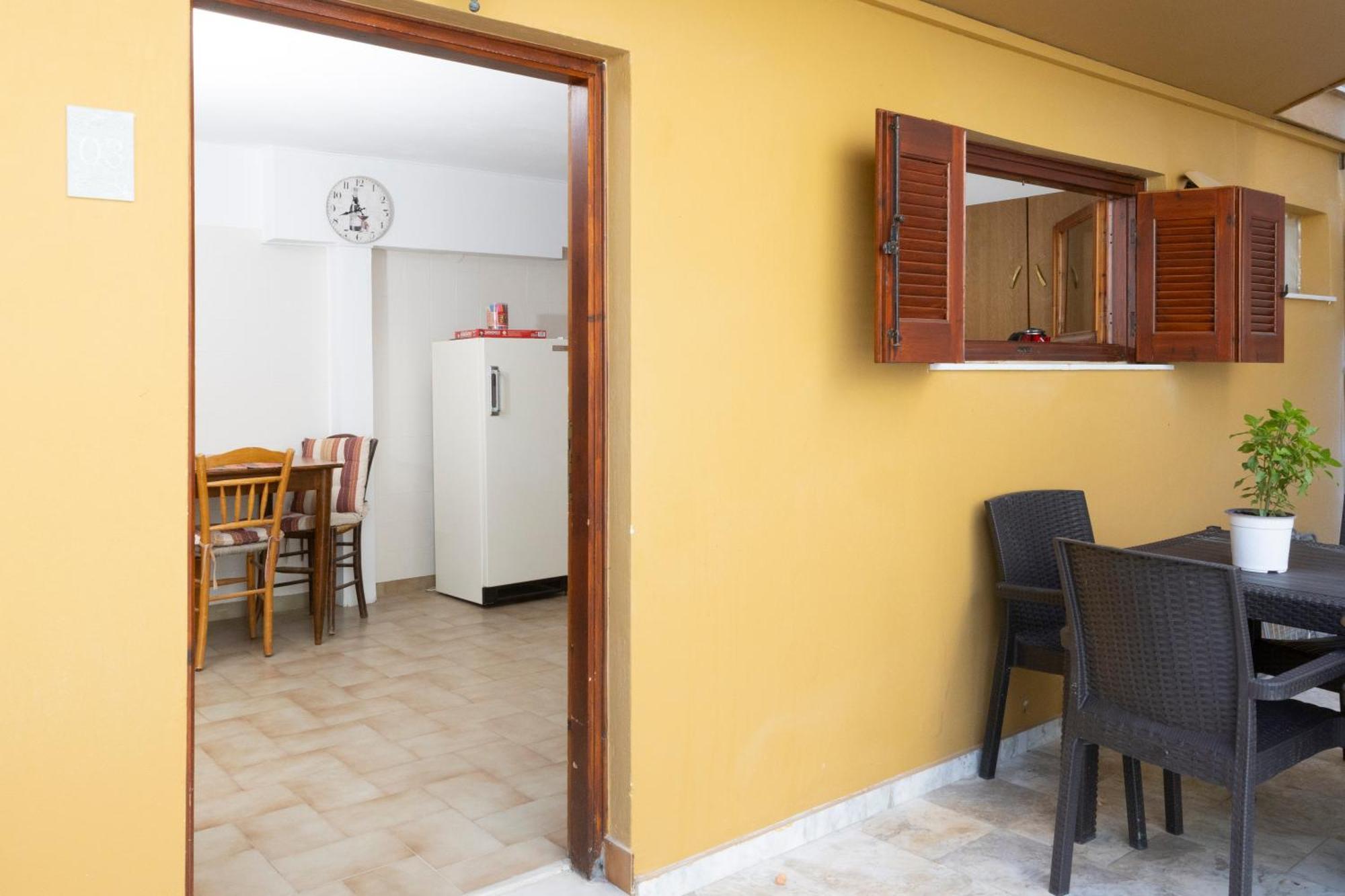 Oelia Rooms & Apartments Agia Marina  Екстериор снимка