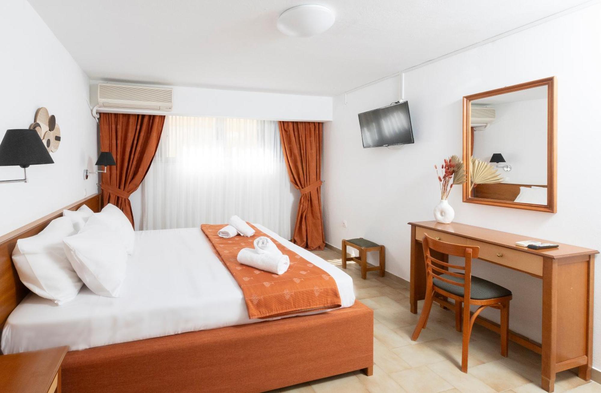 Oelia Rooms & Apartments Agia Marina  Екстериор снимка