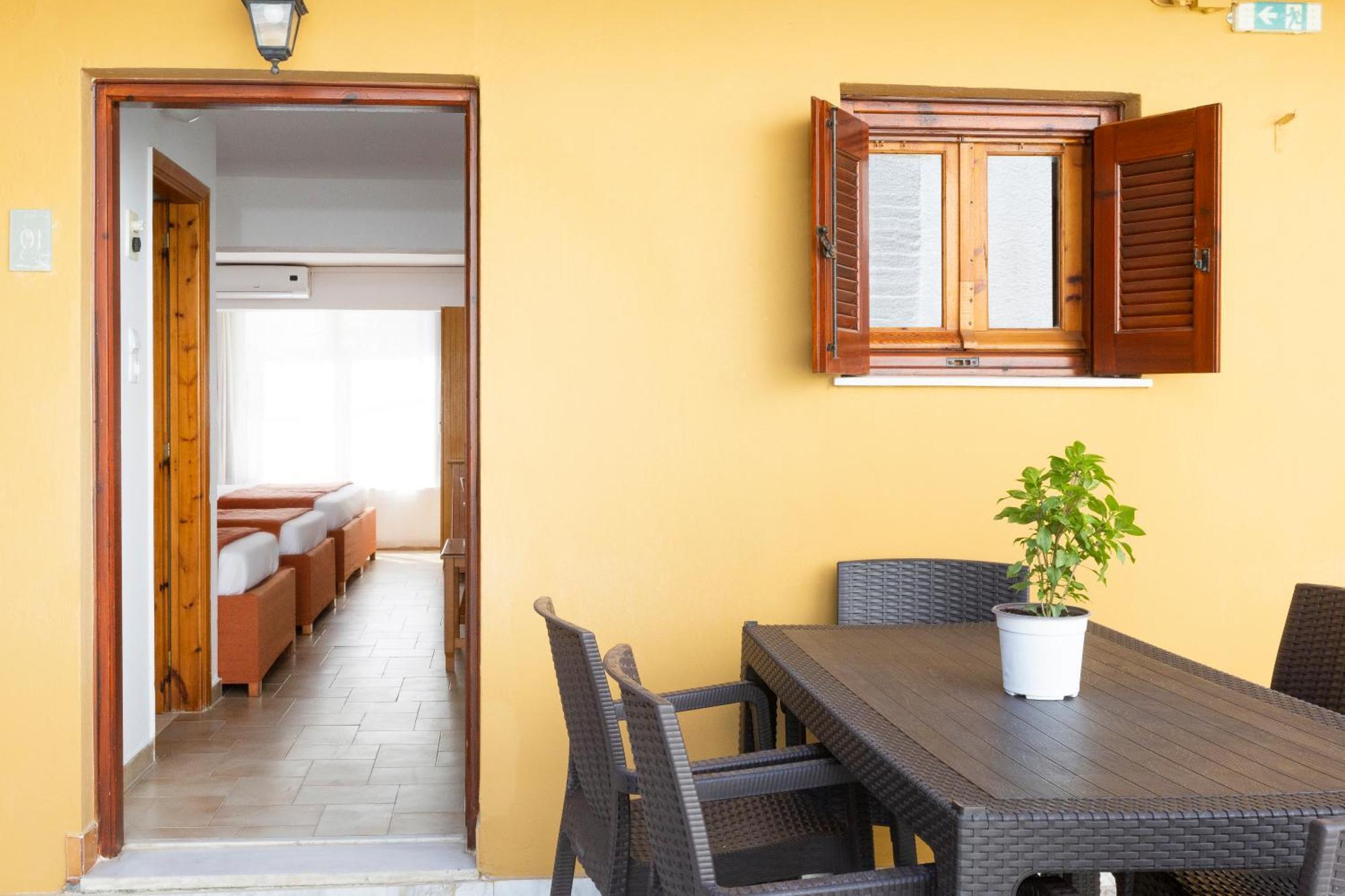Oelia Rooms & Apartments Agia Marina  Екстериор снимка