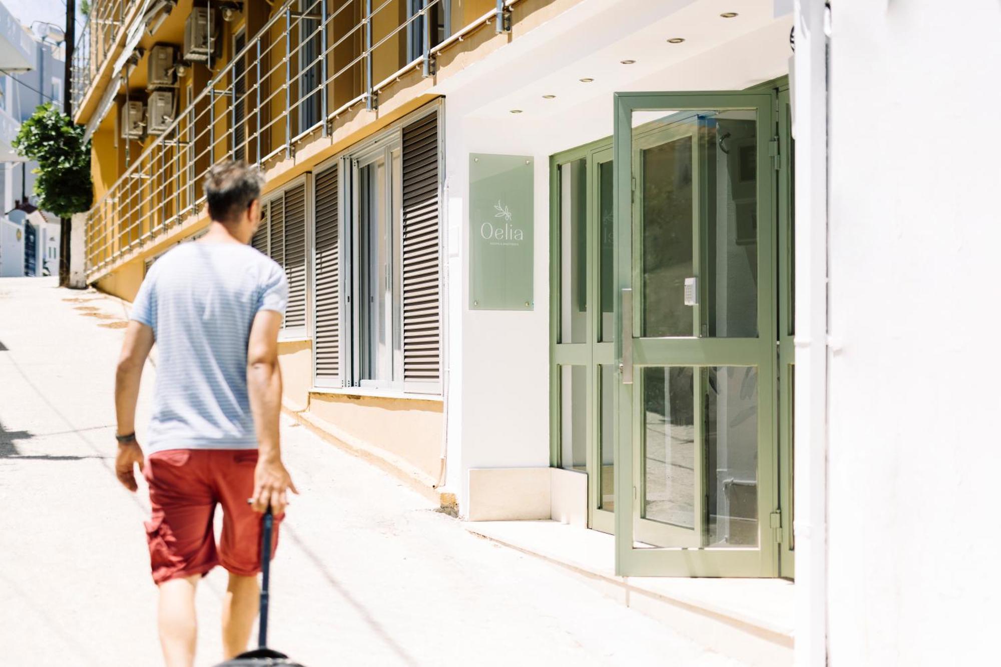 Oelia Rooms & Apartments Agia Marina  Екстериор снимка