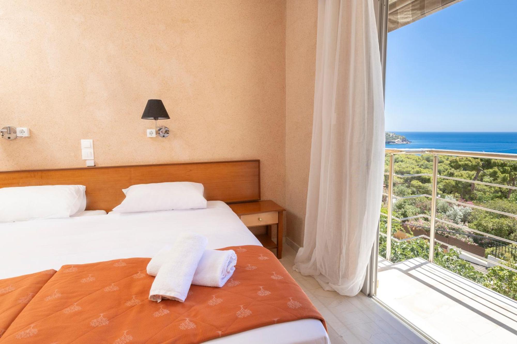Oelia Rooms & Apartments Agia Marina  Екстериор снимка