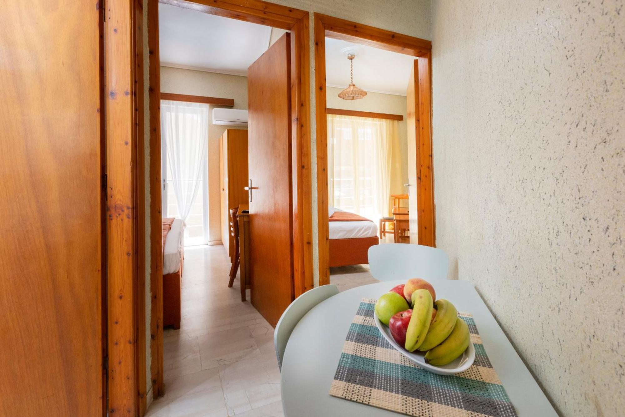Oelia Rooms & Apartments Agia Marina  Екстериор снимка